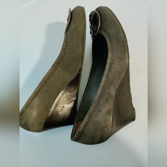 Tory Burch wedge suede pump size 6 - Picture 4 of 7
